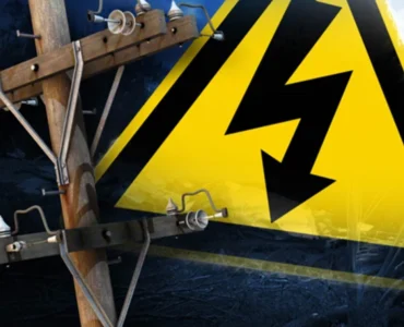 هشدار قطع برق روی تیر برق